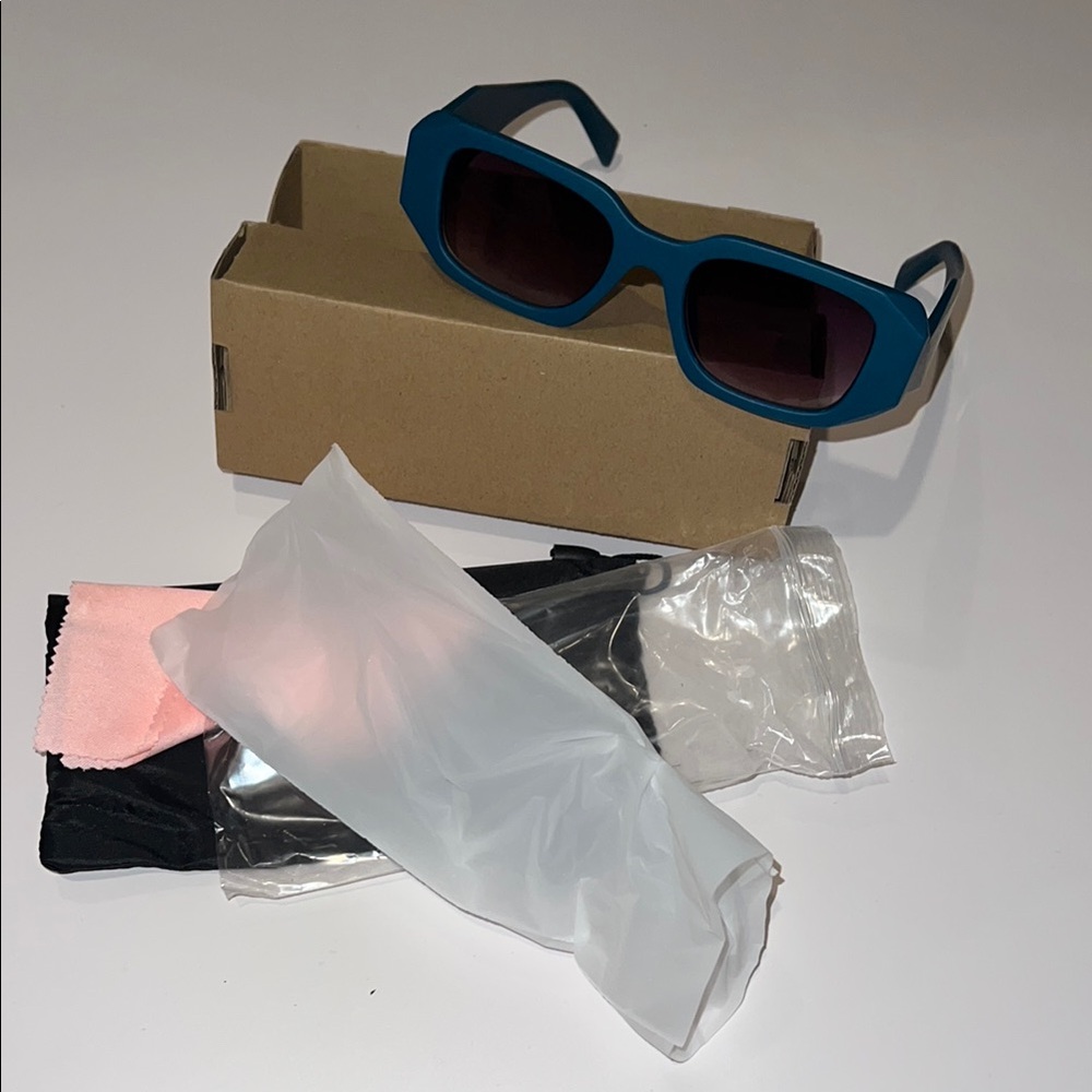 NIB Teal Rectangle Sunglasses for Women Retro Fahion Narrow Square UV 400